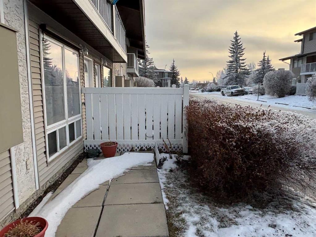 511, 200 Brookpark Drive SW, Calgary — photo 3 of 24