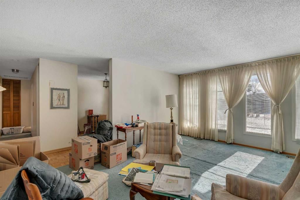 5220 Grove Hill Road SW, Calgary — photo 4 of 31