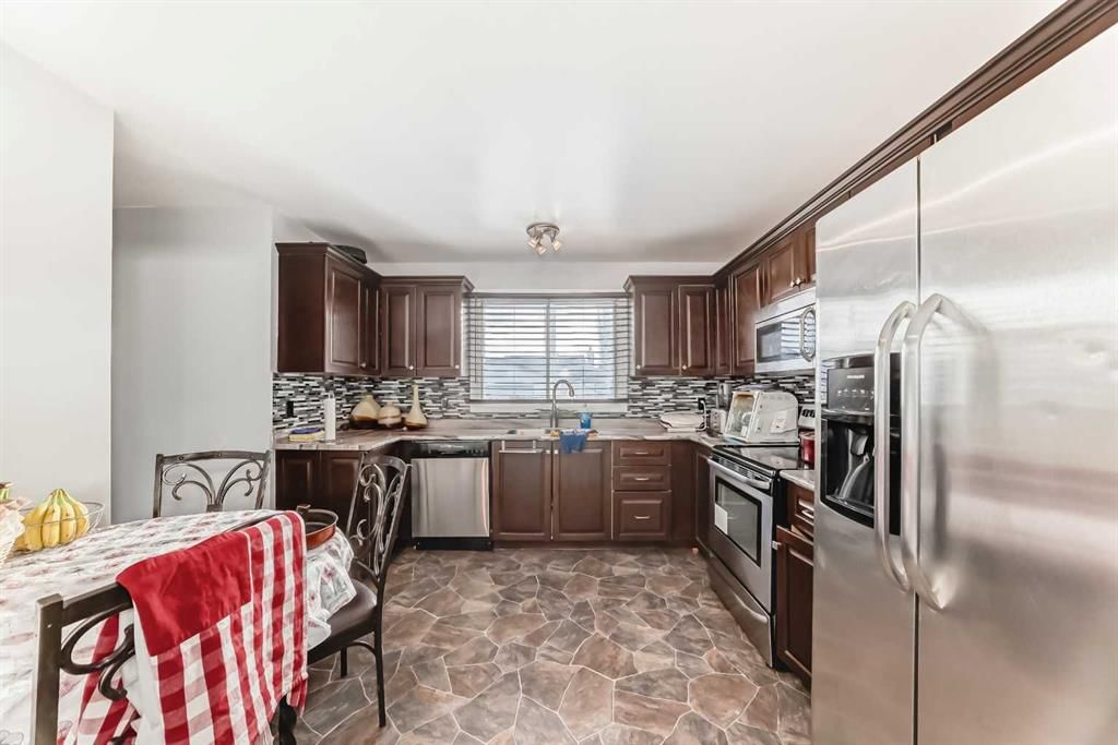 6944 Temple Drive NE, Calgary — photo 5 of 50