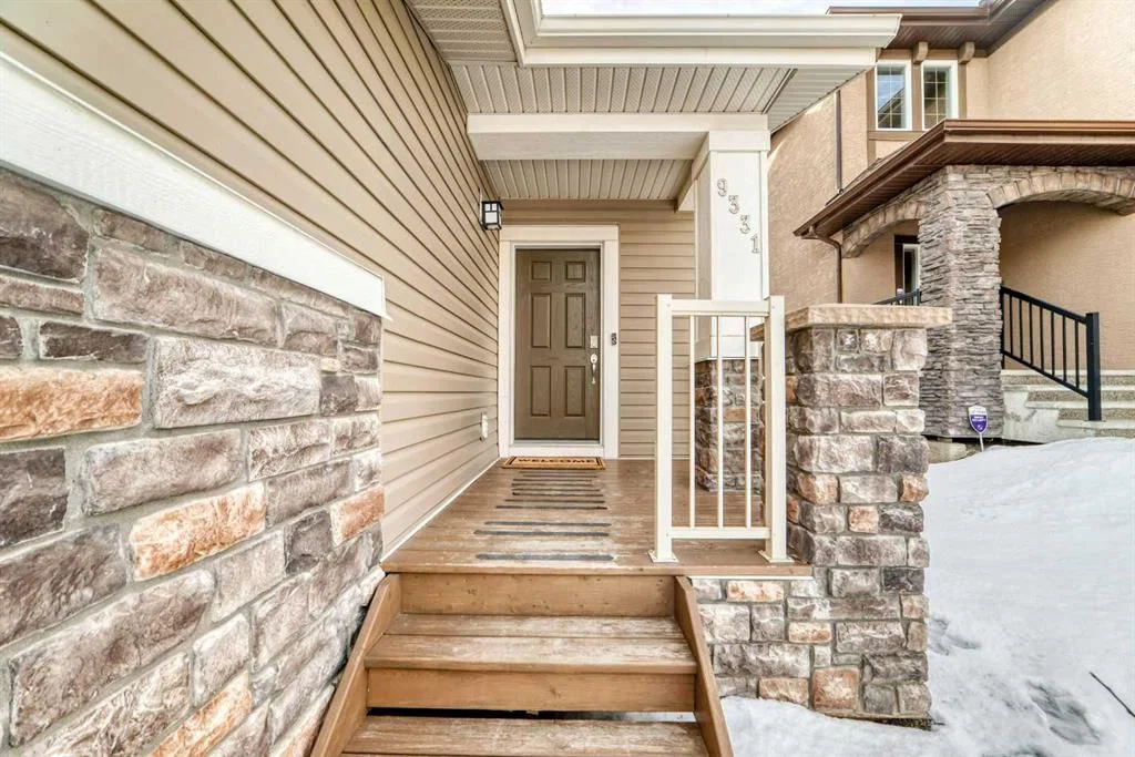 9331 14 Avenue SW, Calgary — photo 2 of 37
