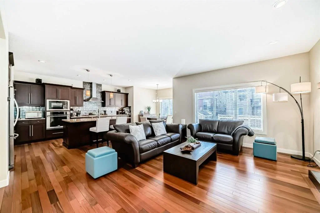 9331 14 Avenue SW, Calgary — photo 3 of 37