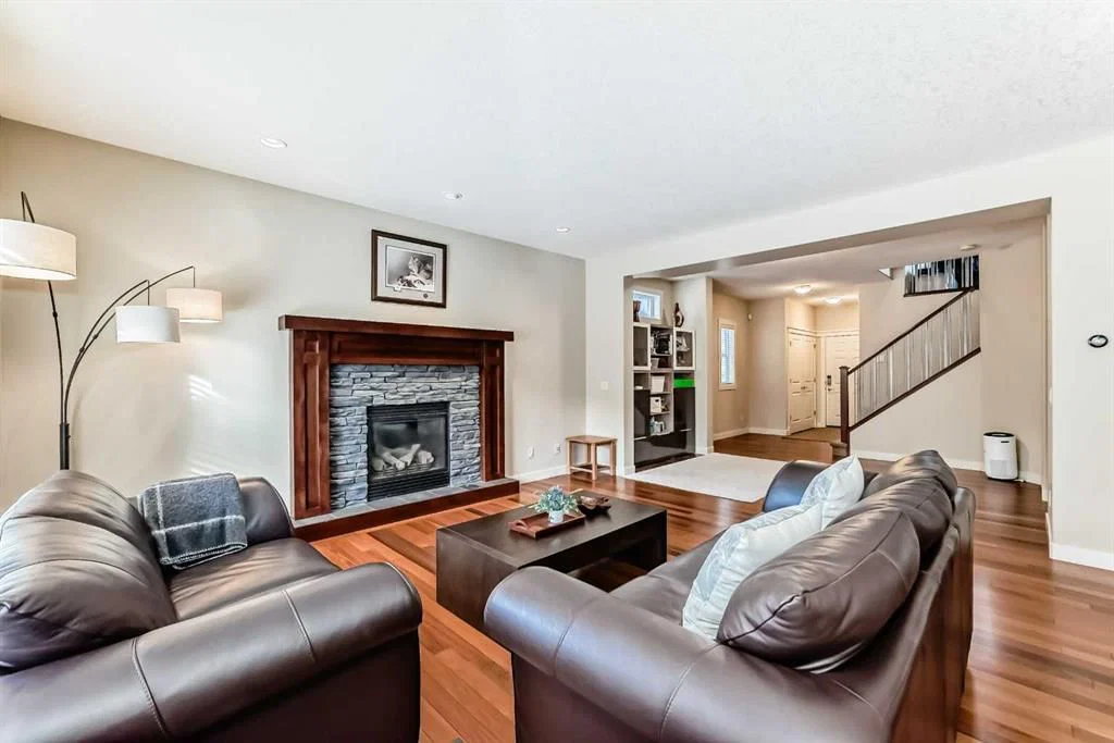 9331 14 Avenue SW, Calgary — photo 5 of 37