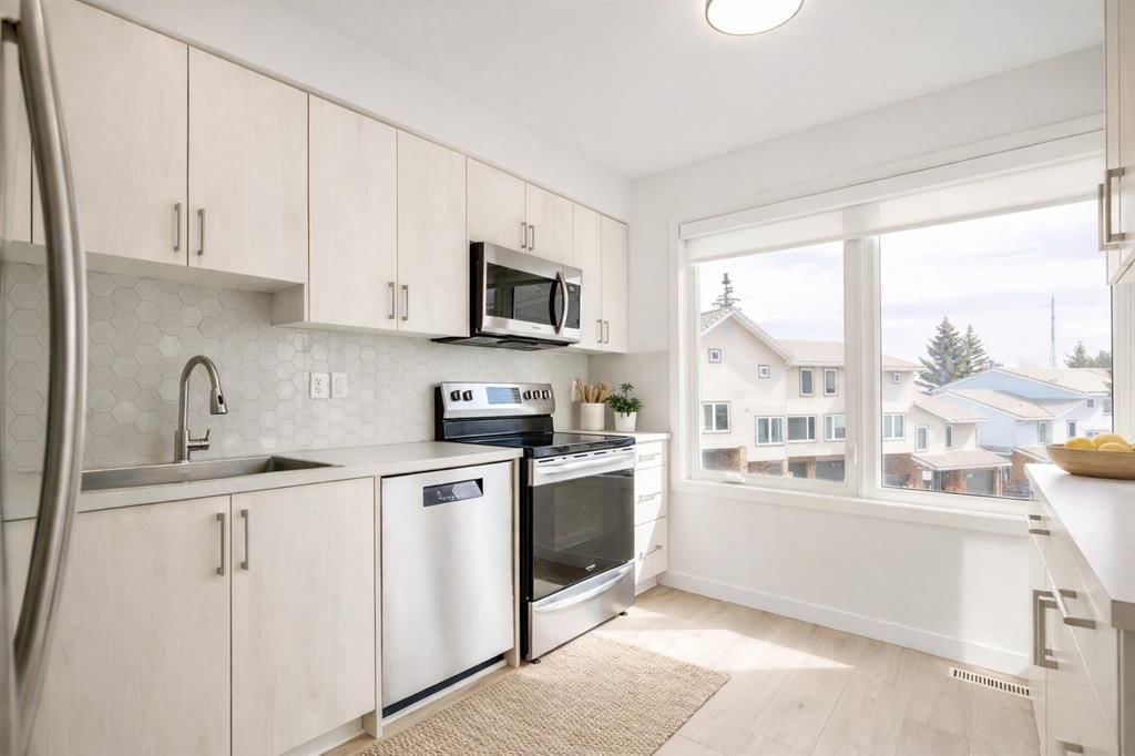 103 Coachway Lane SW, Calgary — photo 2 of 41