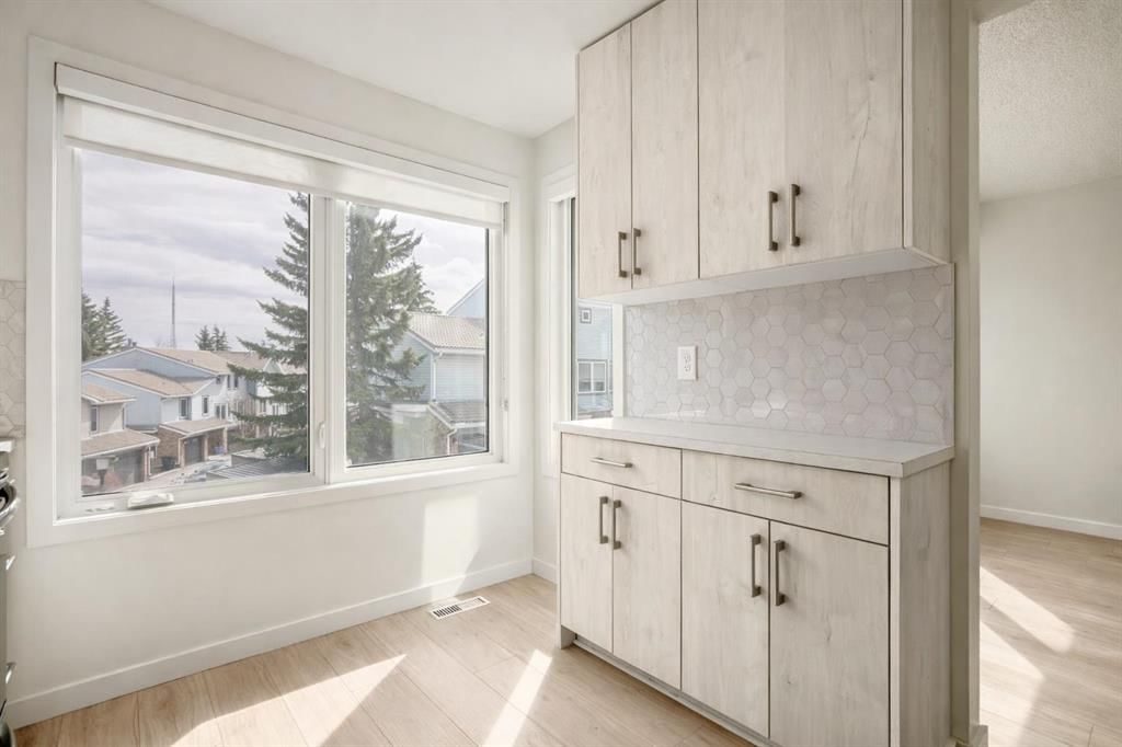 103 Coachway Lane SW, Calgary — photo 3 of 41