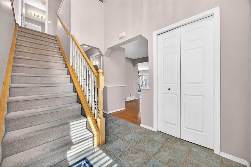 287 Panamount Drive NW, Calgary — photo 2 of 32