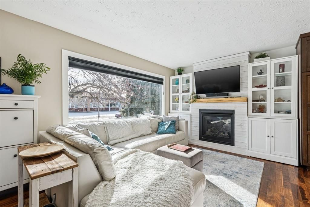 56 Haddock Road SW, Calgary — photo 2 of 36