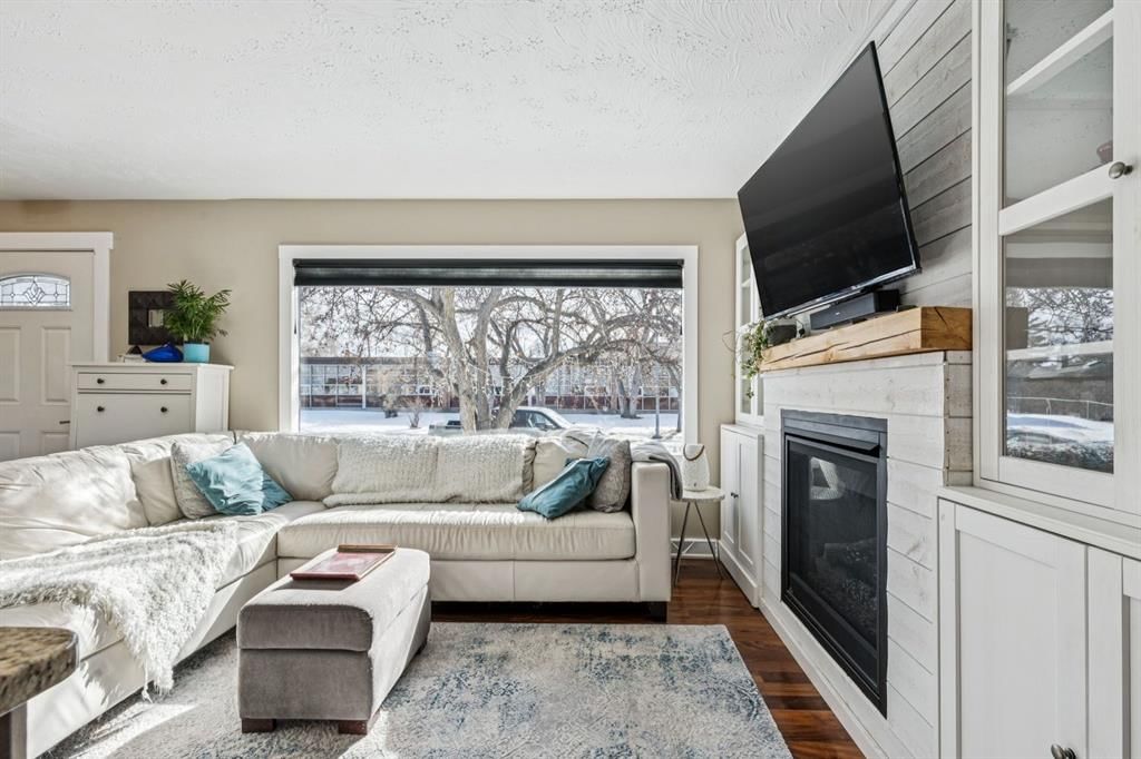 56 Haddock Road SW, Calgary — photo 4 of 36