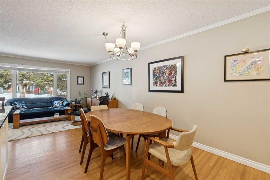 9724 Oakhill Drive SW, Calgary — photo 5 of 32