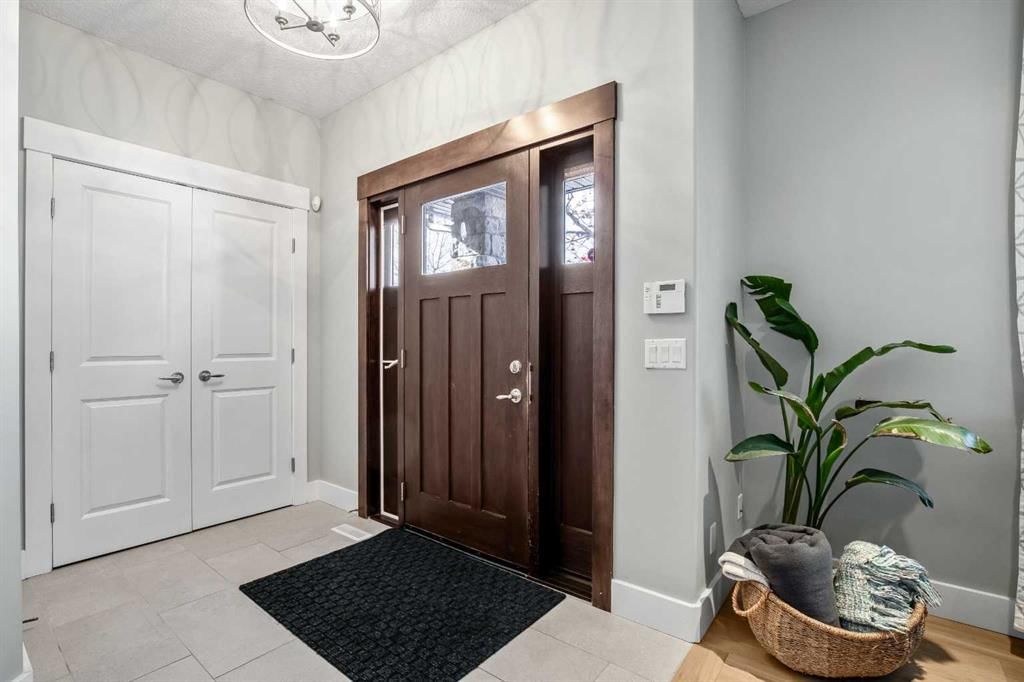 3040 28 Street SW, Calgary — photo 2 of 50