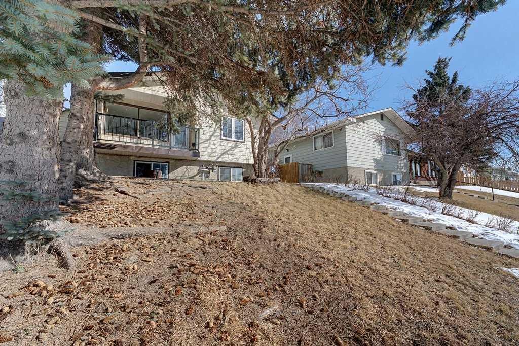 1607 Marlyn Way NE, Calgary — photo 2 of 43