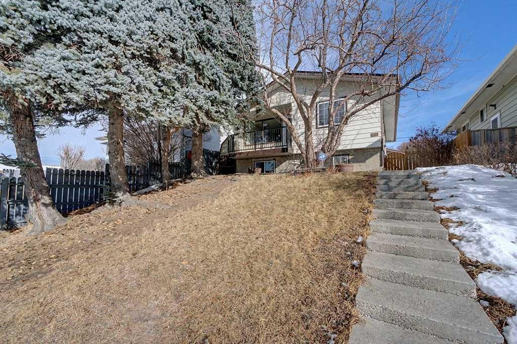 1607 Marlyn Way NE, Calgary — photo 3 of 43