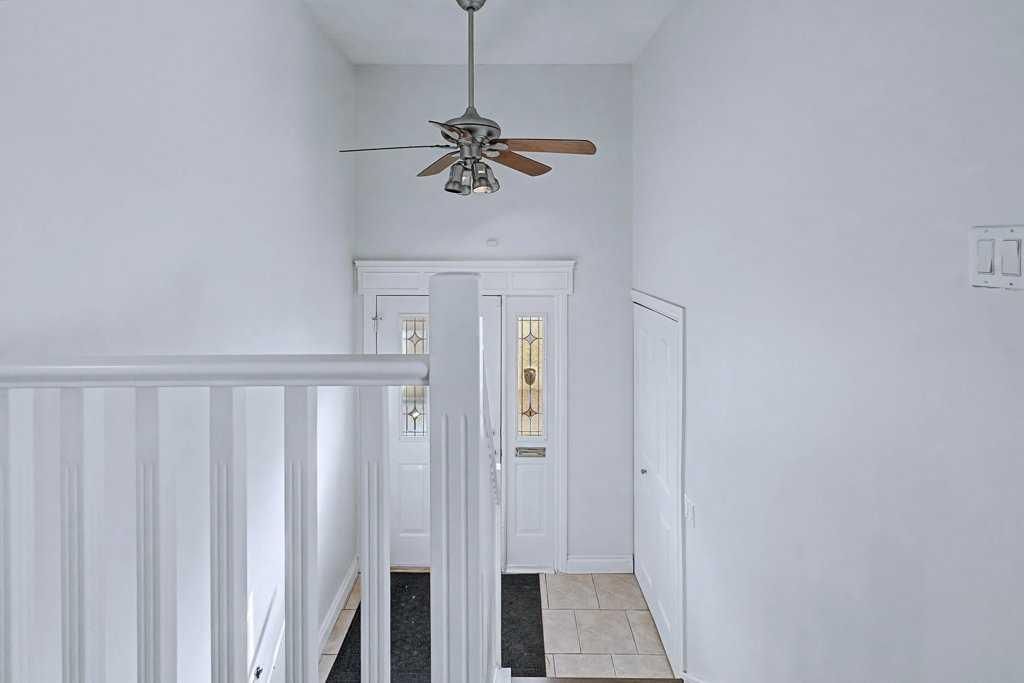 1607 Marlyn Way NE, Calgary — photo 4 of 43