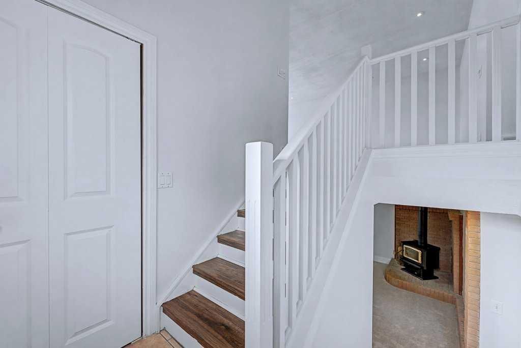 1607 Marlyn Way NE, Calgary — photo 5 of 43