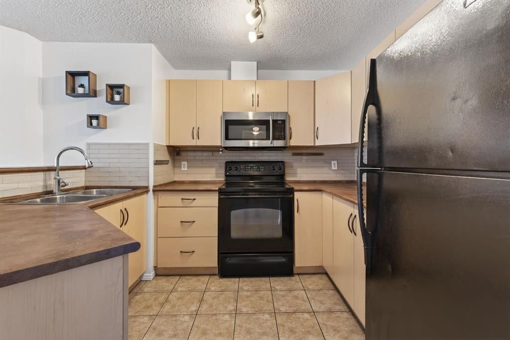 2317, 10 Prestwick Bay SE, Calgary — photo 2 of 27