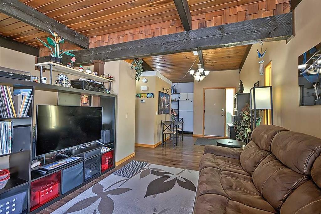 80 Queen Alexandra Close SE, Calgary — photo 5 of 17