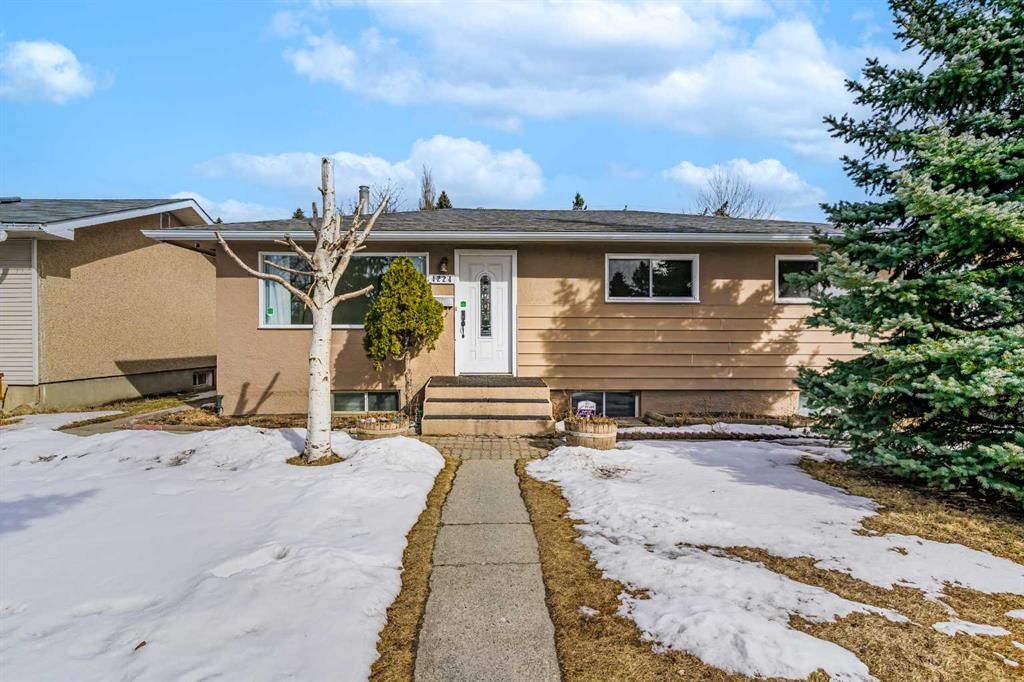 4224 Worcester Drive SW, Calgary — photo 2 of 34