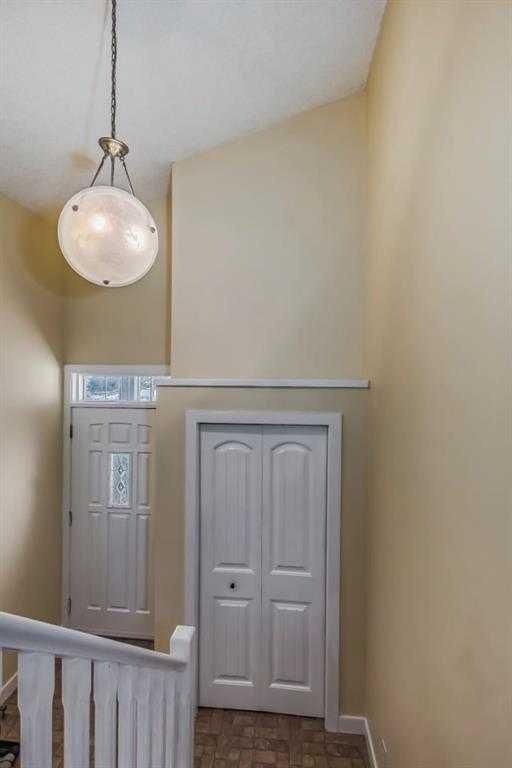211 Saddlebrook Way NE, Calgary — photo 3 of 48
