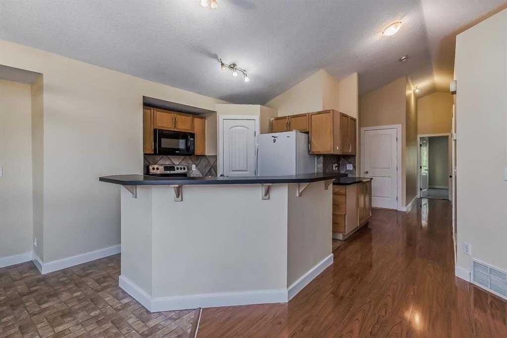 211 Saddlebrook Way NE, Calgary — photo 4 of 48
