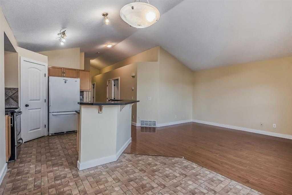 211 Saddlebrook Way NE, Calgary — photo 5 of 48