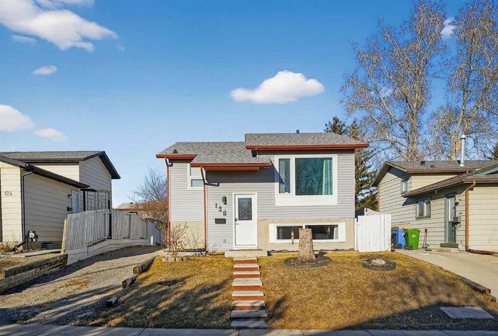 128 Bernard Close NW, Calgary — main listing photo