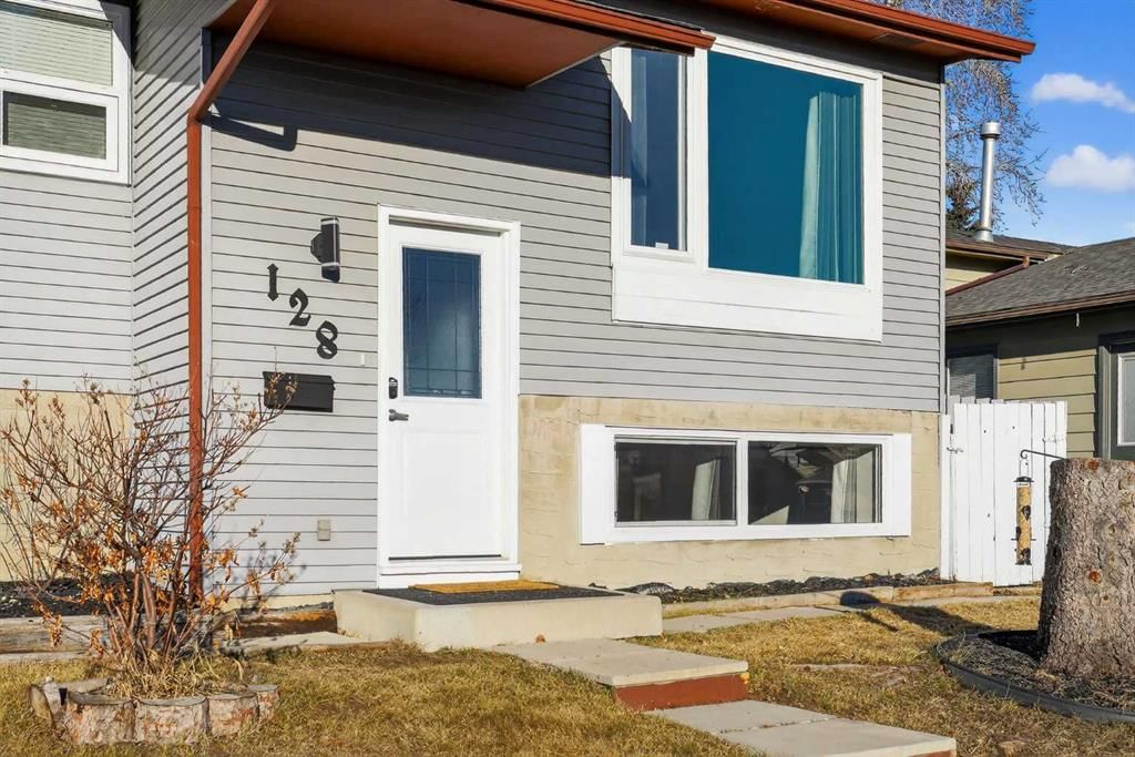 128 Bernard Close NW, Calgary — photo 2 of 28