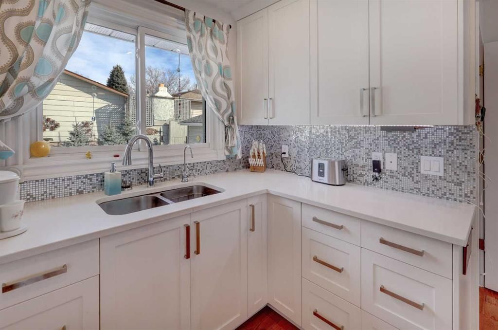 540 Lysander Drive SE, Calgary — photo 4 of 40
