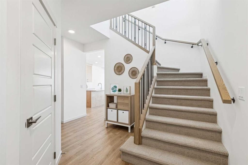 150 Lucas Close NW, Calgary — photo 5 of 46