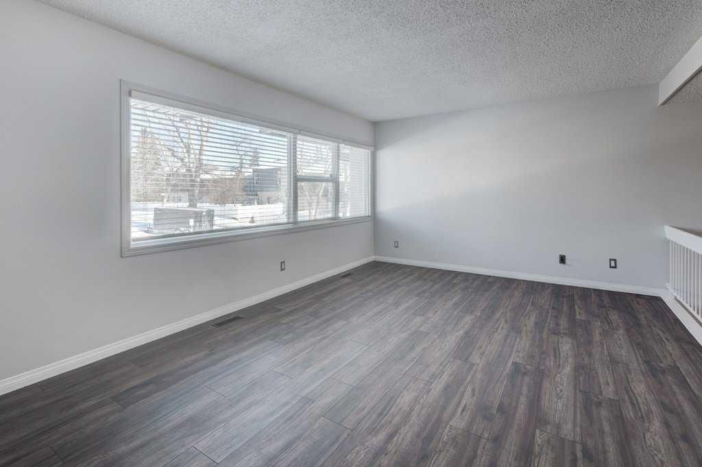 324 Brae Glen Road SW, Calgary — photo 2 of 47