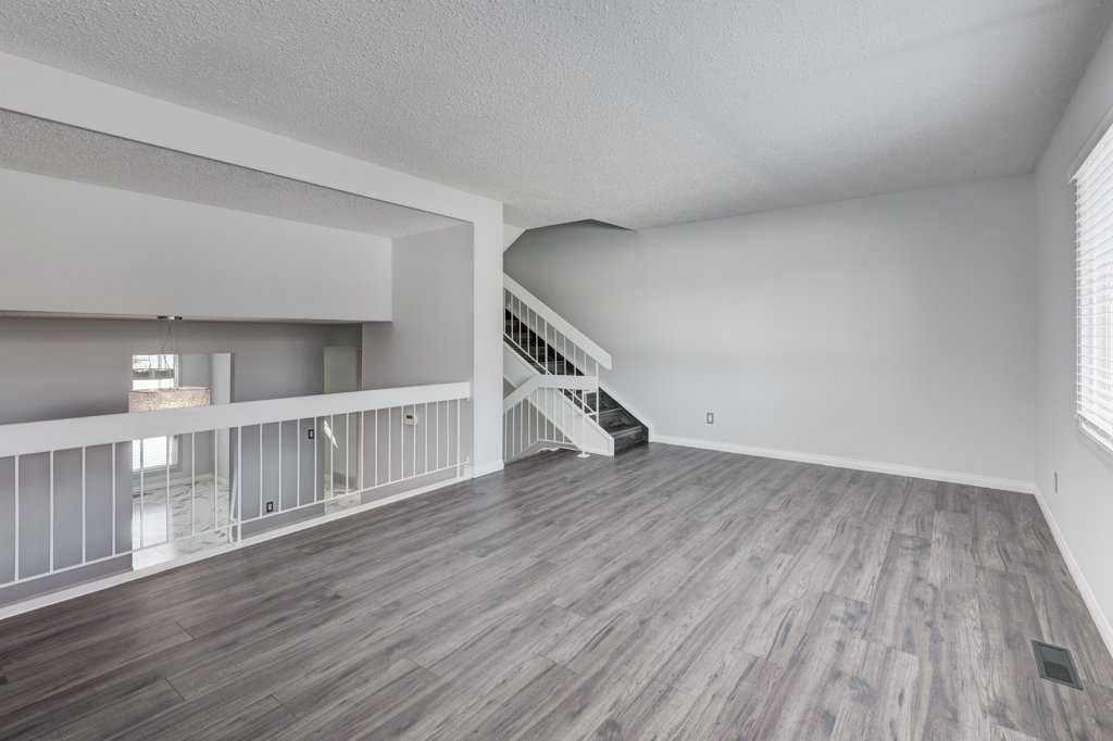 324 Brae Glen Road SW, Calgary — photo 4 of 47