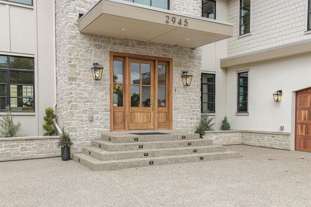 2945 Toronto Crescent NW, Calgary — photo 3 of 50