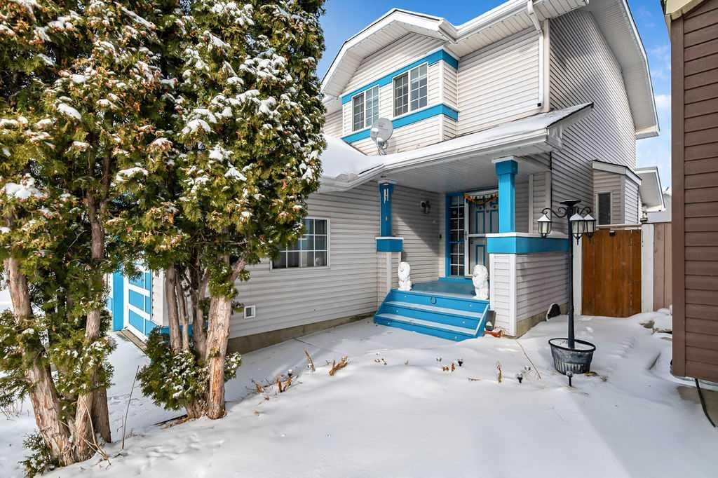 38 Martinwood Road NE, Calgary — photo 3 of 27
