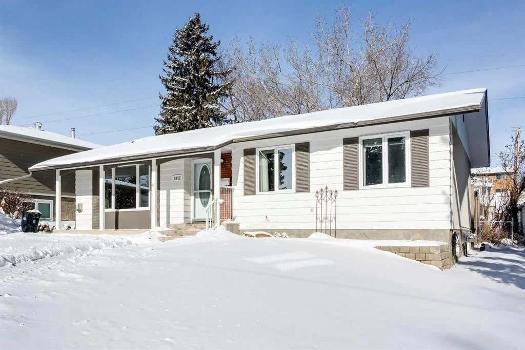 1012 Hunterston Hill NW, Calgary — photo 2 of 42
