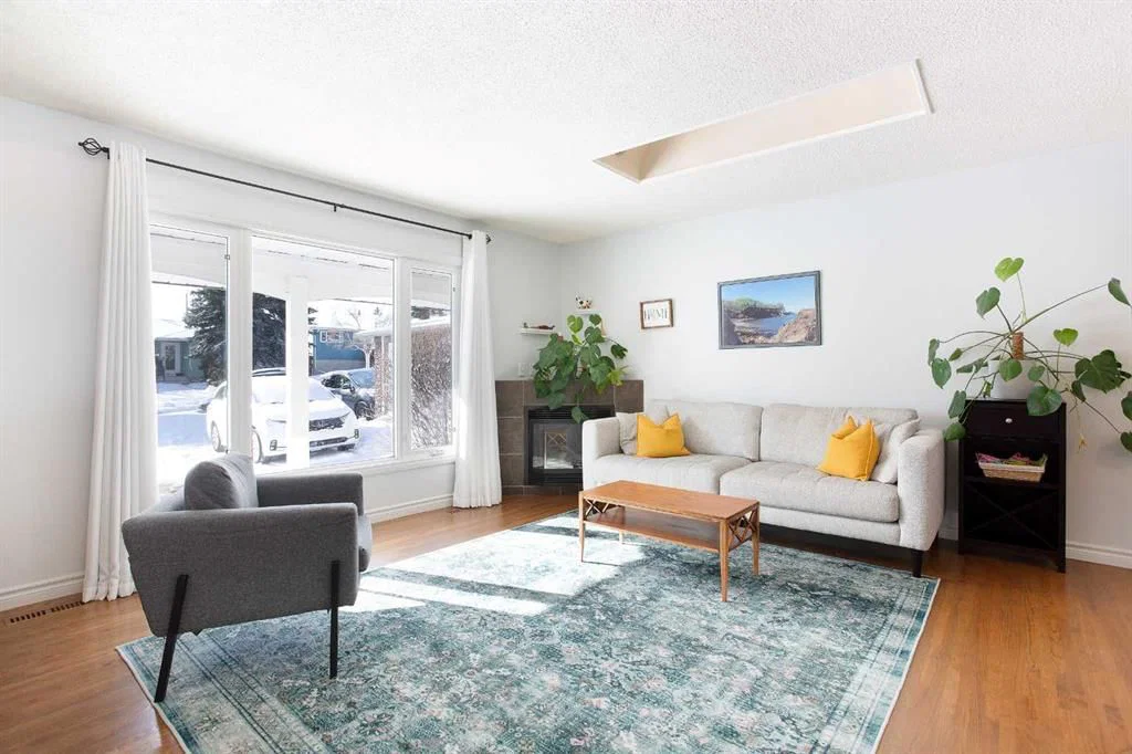 1012 Hunterston Hill NW, Calgary — photo 3 of 42