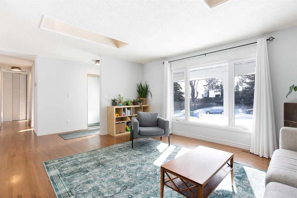 1012 Hunterston Hill NW, Calgary — photo 4 of 42