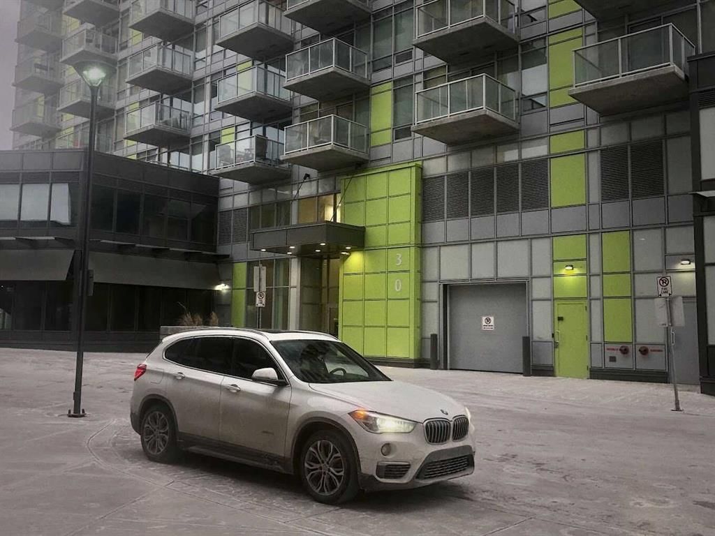 501, 30 Brentwood Common NW, Calgary — photo 3 of 24