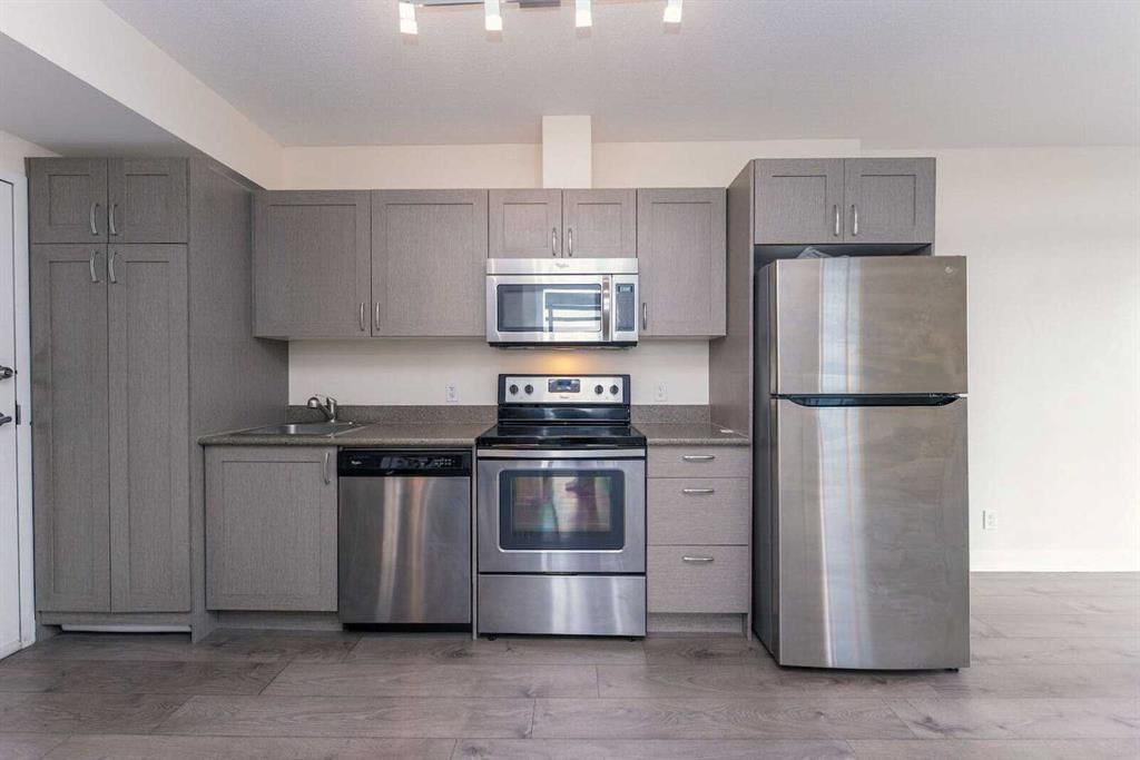 501, 30 Brentwood Common NW, Calgary — photo 4 of 24