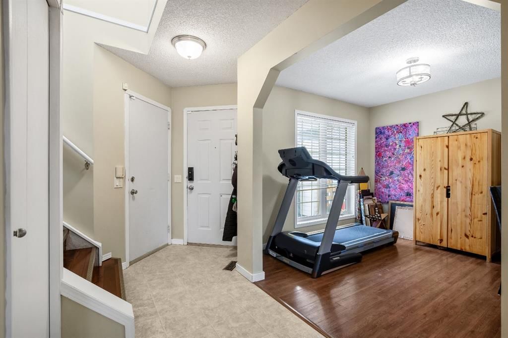 42 Douglas Glen Green SE, Calgary — photo 5 of 49