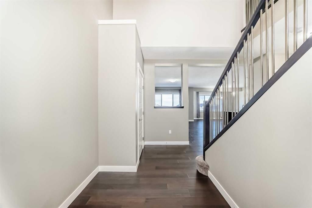 184 Sherview Grove NW, Calgary — photo 3 of 29