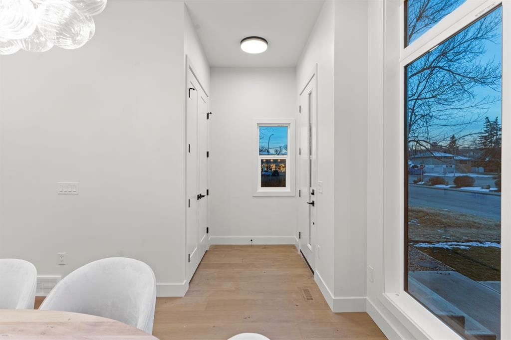 610 24A Street NW, Calgary — photo 4 of 49
