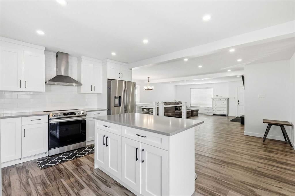 69 Harrow Crescent SW, Calgary — photo 3 of 46