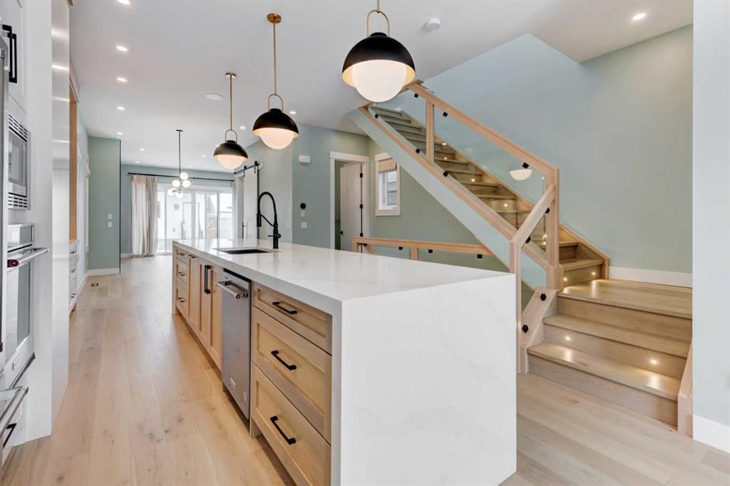 2425 27 Street SW, Calgary — photo 3 of 45
