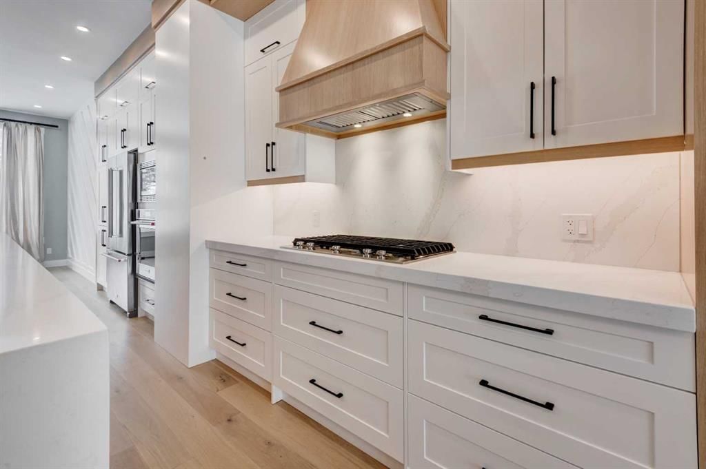2425 27 Street SW, Calgary — photo 4 of 45
