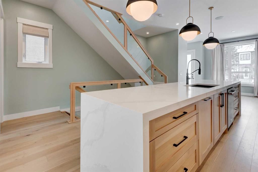 2425 27 Street SW, Calgary — photo 5 of 45