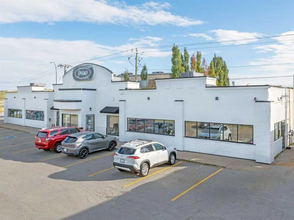 460 Erin Woods Drive SE, Calgary — photo 2 of 9