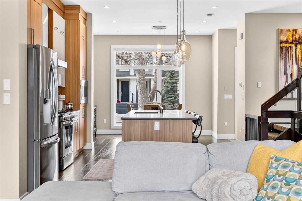 3736 44 Street SW, Calgary — photo 5 of 49