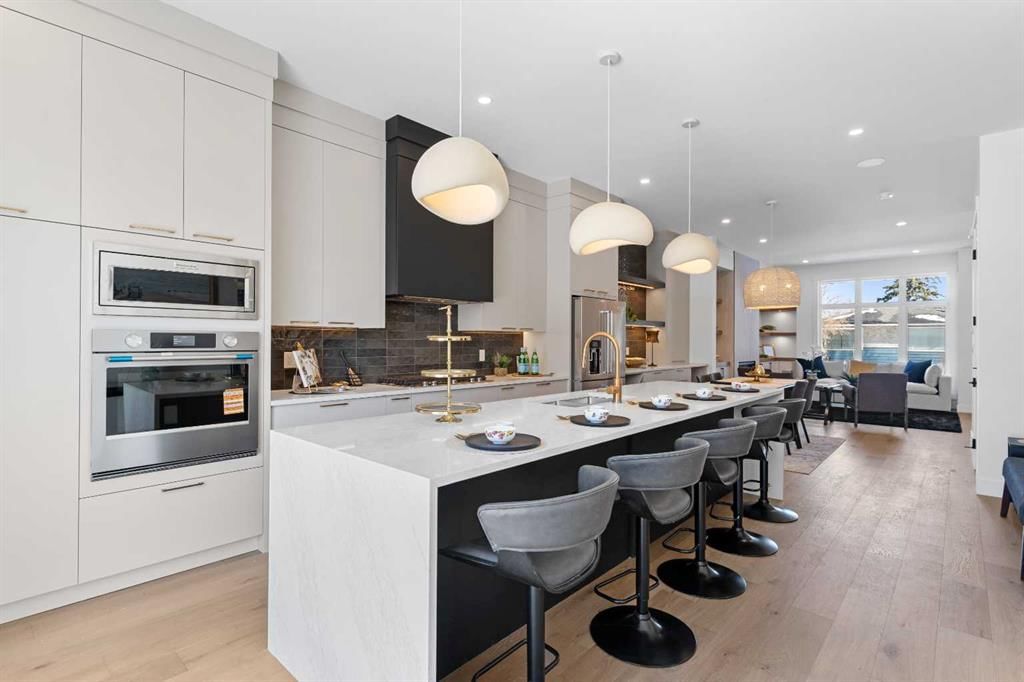 2419 26 Street SW, Calgary — main listing photo