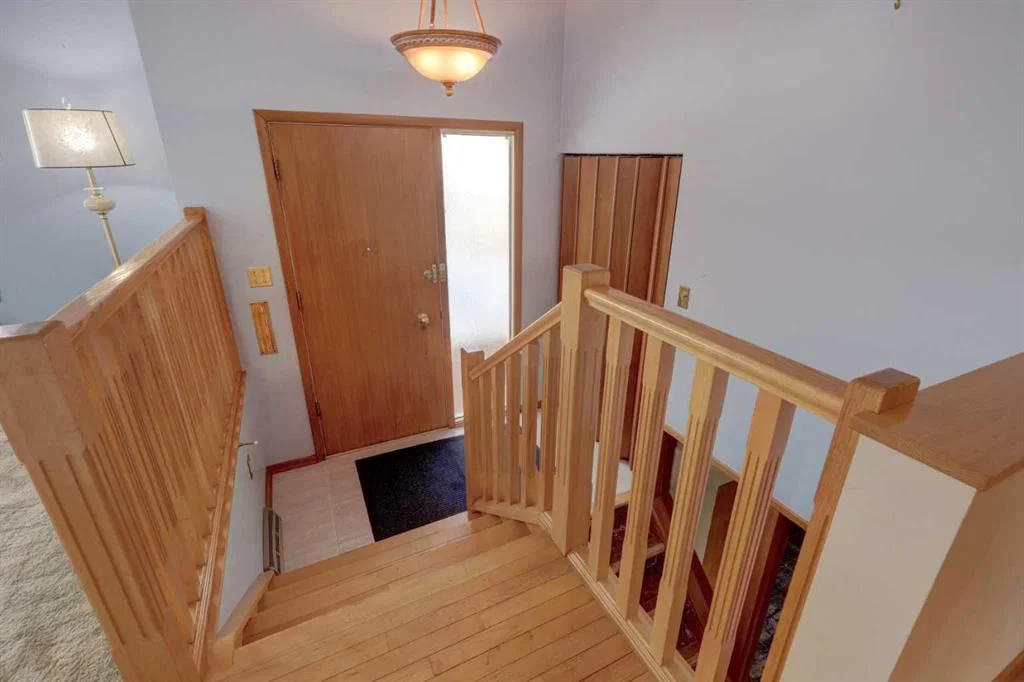 4816 Nelson Road NW, Calgary — photo 5 of 27
