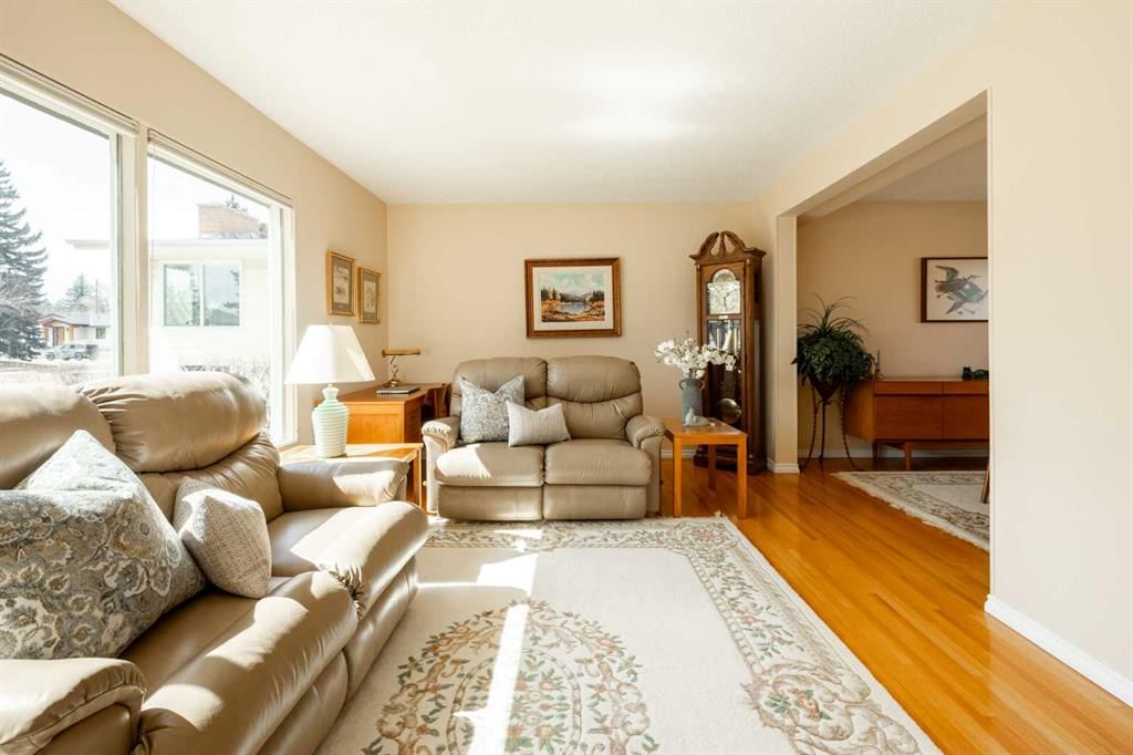 412 Woodbend Road SE, Calgary — photo 3 of 46