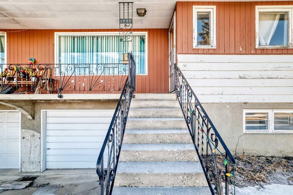 1338 34 Street SE, Calgary — photo 3 of 40