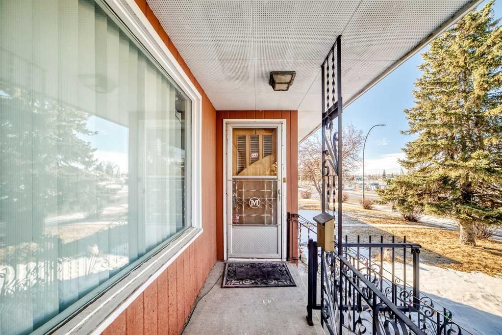 1338 34 Street SE, Calgary — photo 4 of 40